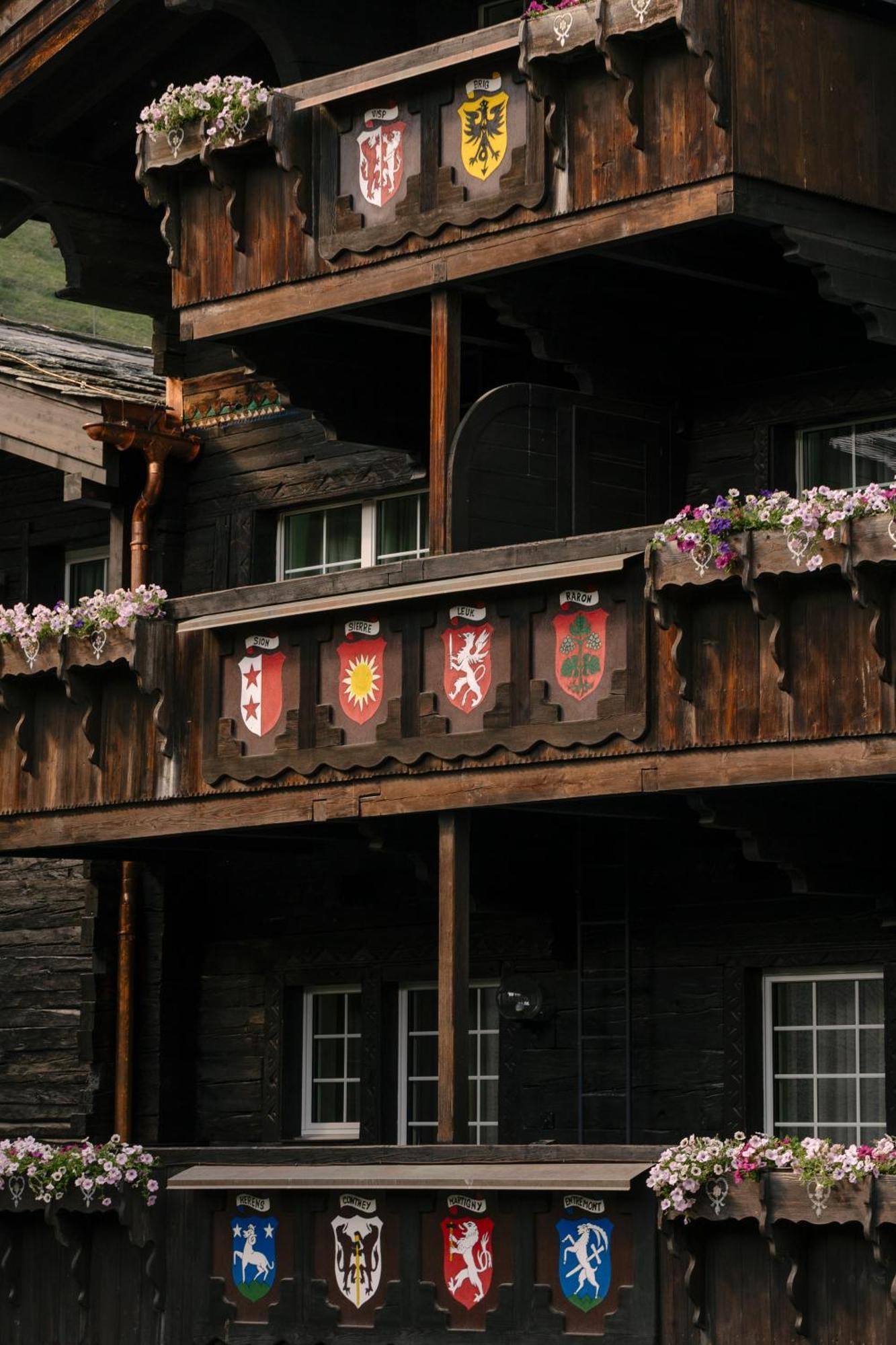 Schloss Zermatt - Cbd & Adaptogenic Spa And Sport Hotel Экстерьер фото