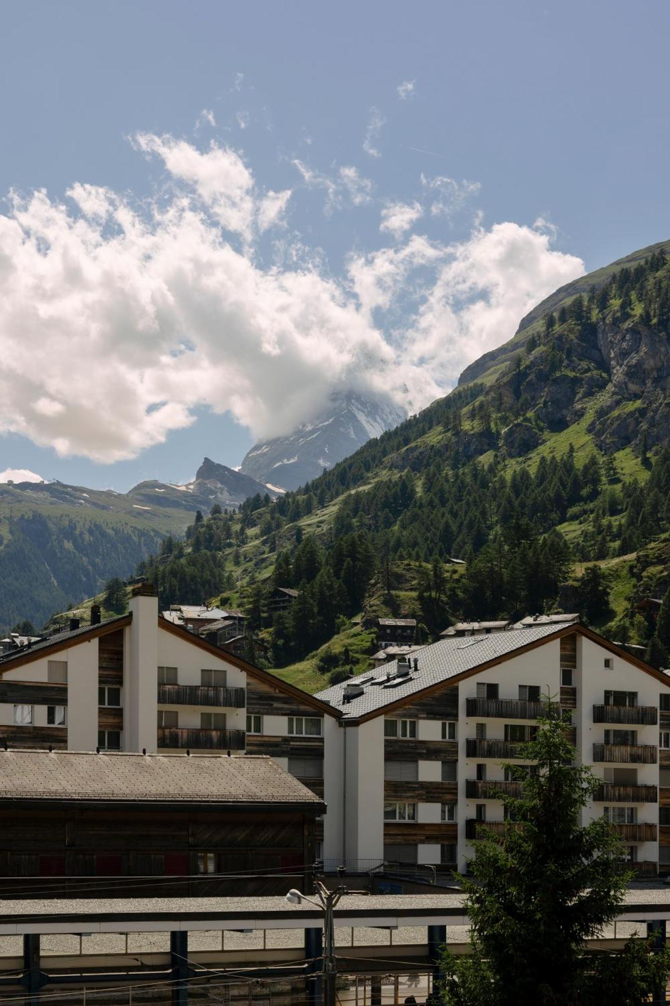 Schloss Zermatt - Cbd & Adaptogenic Spa And Sport Hotel Экстерьер фото